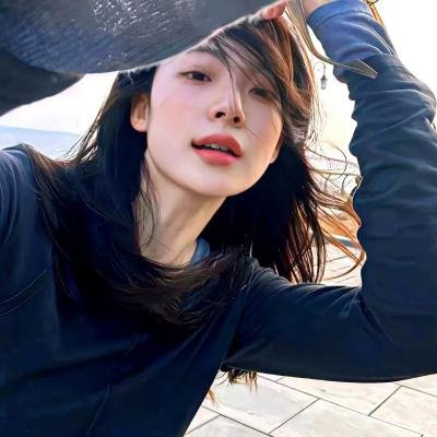 机场实拍：顶流男星深夜密会神秘女子，粉丝集体脱粉